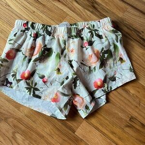 Oiselle Summer Distance Shorts - size 6 - EUC - ships free!